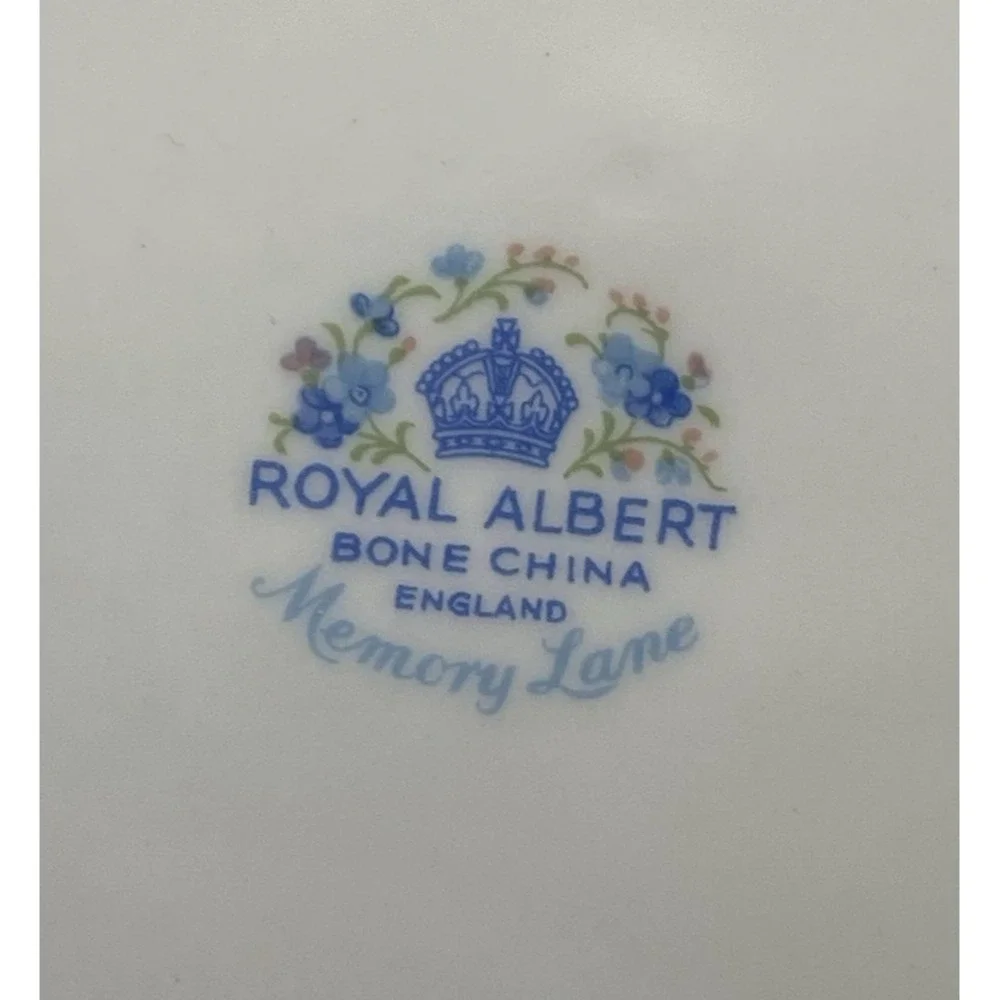 Royal Albert Memory Lane 2 Cup Saucer Set Teacup Blue Flower Cottagecore Vintage